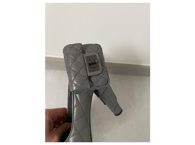 Chanel Pumps aus grauem Leder Größe 37 - Ansicht 6