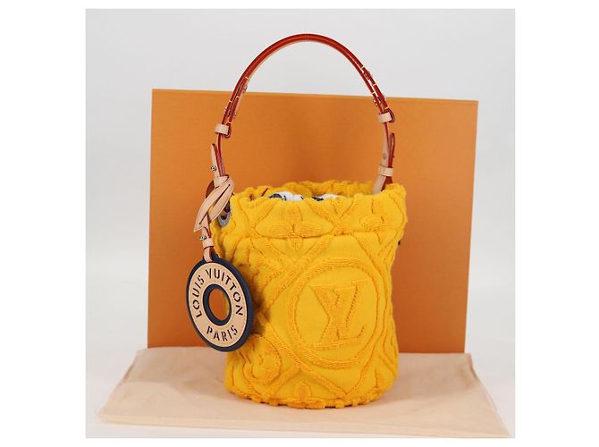 Louis Vuitton Borsa a Spalla Bucket LV Vacation Pile Gialla M25144 LV Auth KD246SM Giallo - vista 12