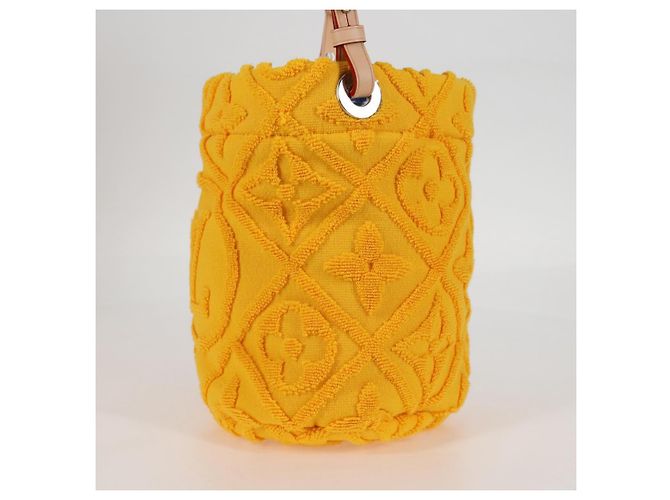 Louis Vuitton Borsa a Spalla Bucket LV Vacation Pile Gialla M25144 LV Auth KD246SM Giallo - vista 3