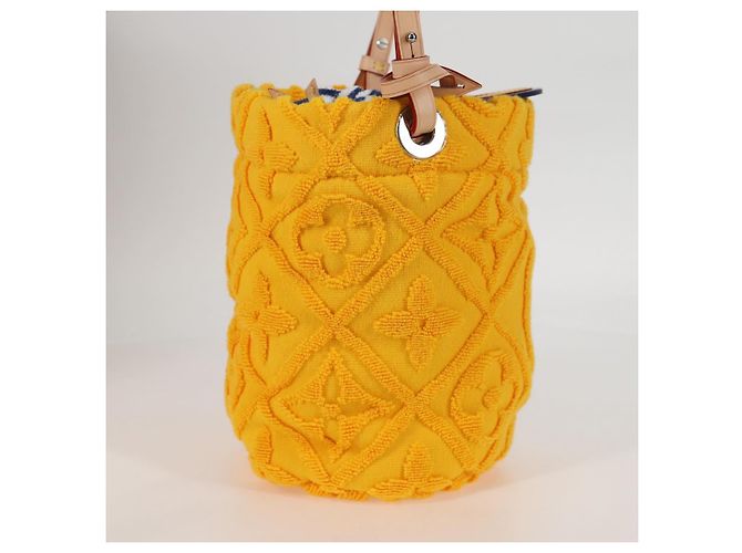 Louis Vuitton Borsa a Spalla Bucket LV Vacation Pile Gialla M25144 LV Auth KD246SM Giallo - vista 4