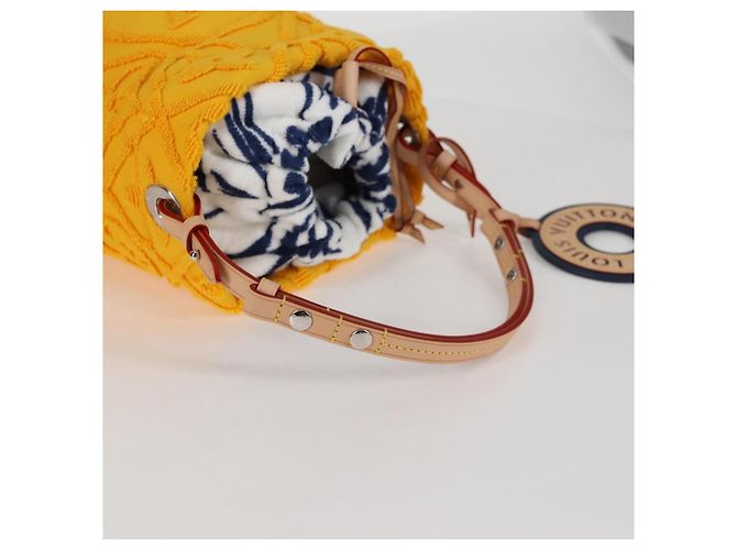 Louis Vuitton Borsa a Spalla Bucket LV Vacation Pile Gialla M25144 LV Auth KD246SM Giallo - vista 6