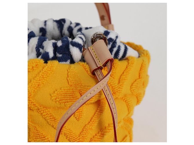 Louis Vuitton Borsa a Spalla Bucket LV Vacation Pile Gialla M25144 LV Auth KD246SM Giallo - vista 9