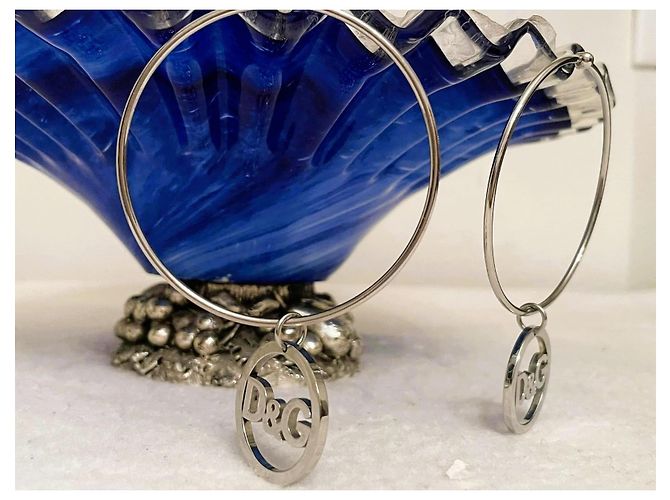 Wunderschöne DOLCE & GABBANA Ohrringe großer Ring mit kleinerem Anhänger-Ring-Logo Silber - Ansicht 3