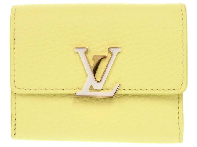 Cartera Capucines XS Louis Vuitton Amarillo - vista 2