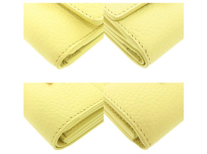 Cartera Capucines XS Louis Vuitton Amarillo - vista 5