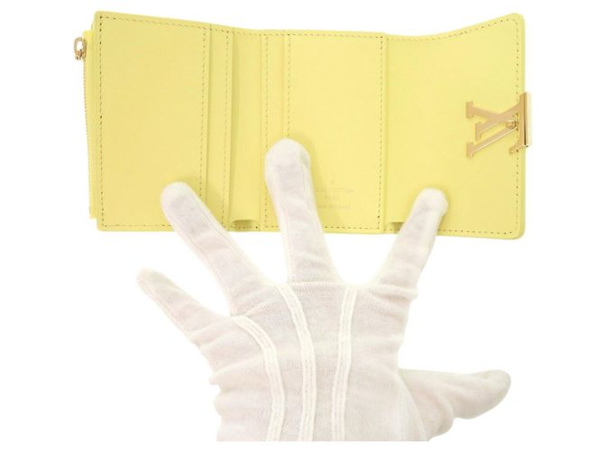 Cartera Capucines XS Louis Vuitton Amarillo - vista 6