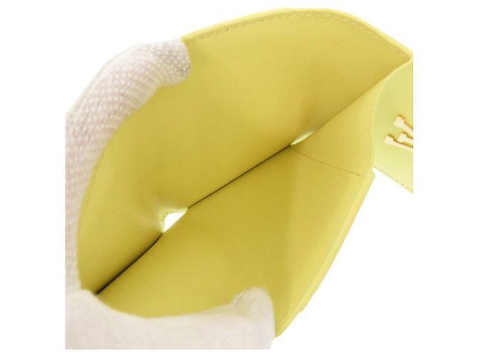 Cartera Capucines XS Louis Vuitton Amarillo - vista 7