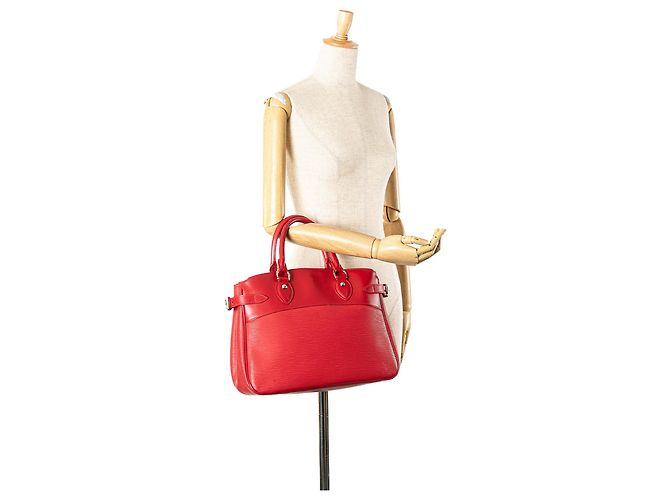 Louis Vuitton Passy PM in Epi rosso - vista 12