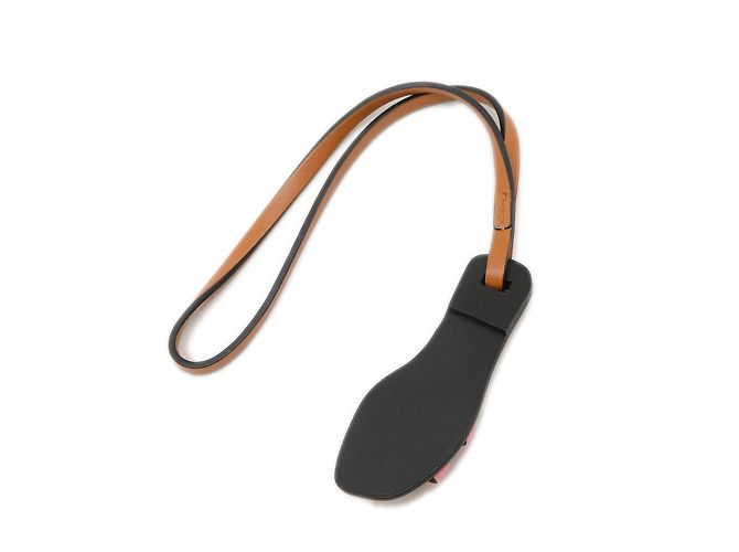 Charm Nano Bag Oran di Hermès Nero Rosa - vista 2