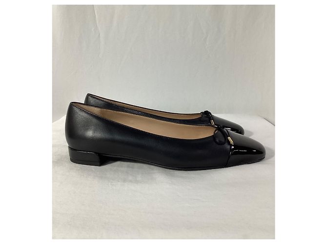 Ballerine Sleek con punta a cappello e fiocco in pelle nera di Stuart Weitzman Nero - vista 9