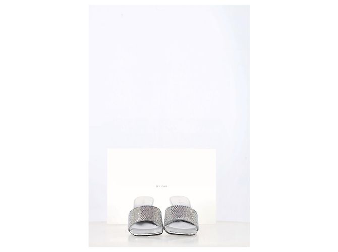 Mule in pelle argentata decorate con cristalli By Far Dylan Argento Metallico - vista 9