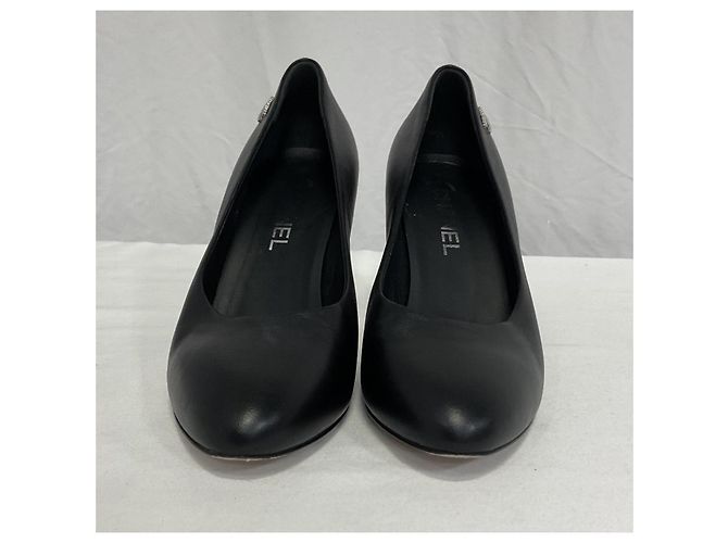 Timeless Pumps con piattaforma nascosta Chanel CC in pelle nera Nero - vista 11