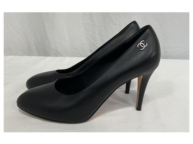 Timeless Pumps con piattaforma nascosta Chanel CC in pelle nera Nero - vista 12