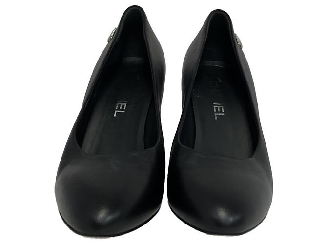 Timeless Pumps con piattaforma nascosta Chanel CC in pelle nera Nero - vista 2