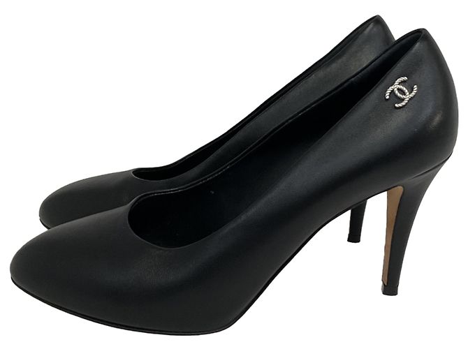 Timeless Pumps con piattaforma nascosta Chanel CC in pelle nera Nero - vista 3