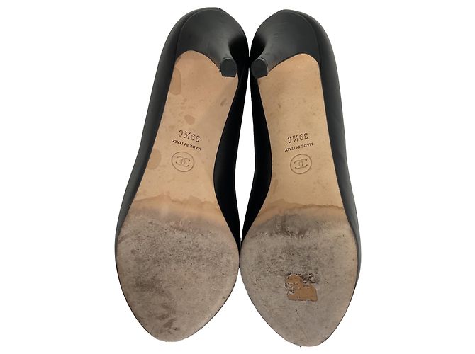 Timeless Pumps con piattaforma nascosta Chanel CC in pelle nera Nero - vista 6