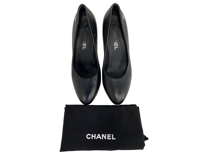 Timeless Pumps con piattaforma nascosta Chanel CC in pelle nera Nero - vista 8
