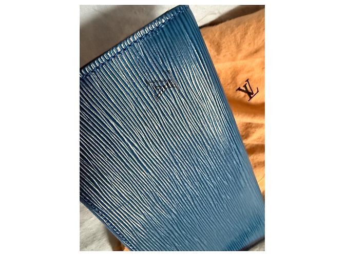 Cartera Louis Vuitton de cuero Épi azul – Hecha en Francia con correa de muñeca Azul marino - vista 4