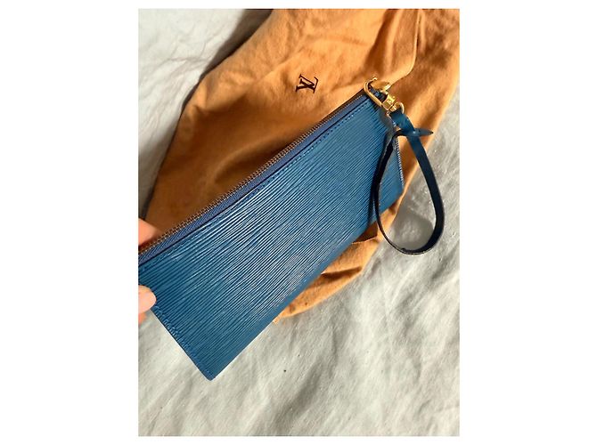 Cartera Louis Vuitton de cuero Épi azul – Hecha en Francia con correa de muñeca Azul marino - vista 8