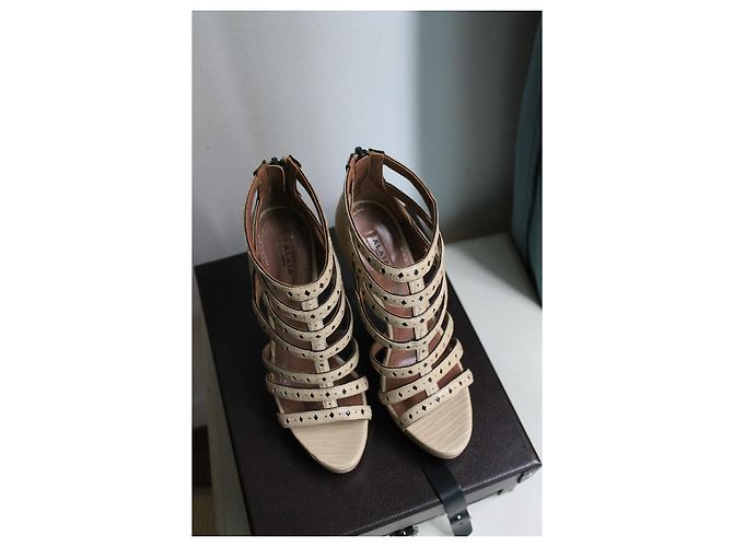Décolleté Alaïa in pelle beige e nera - vista 11