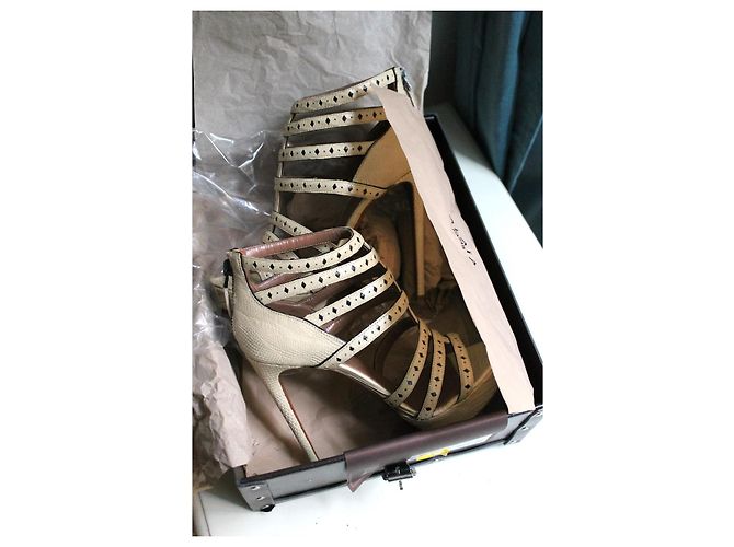 Décolleté Alaïa in pelle beige e nera - vista 4