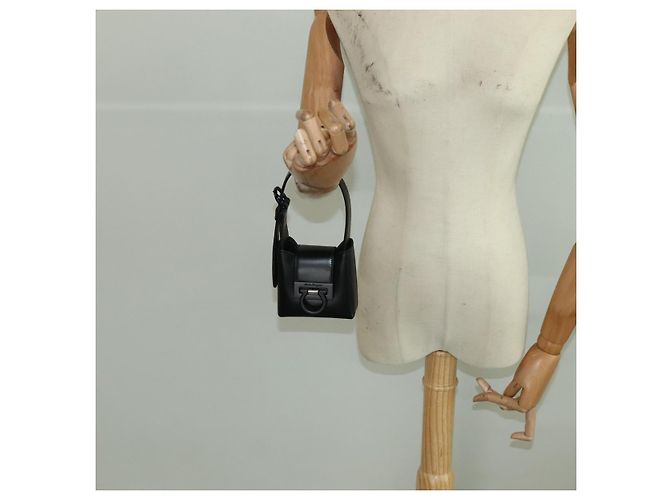 Borsa a mano in pelle nera Gancini di Salvatore Ferragamo Auth 93834AM Nero - vista 23