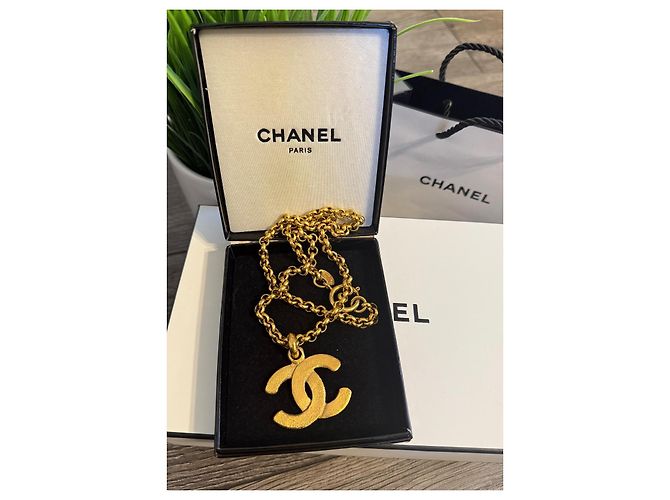 Chanel Vintage Large Gold CC Logo Pendant Chain Necklace Gold hardware - view 10