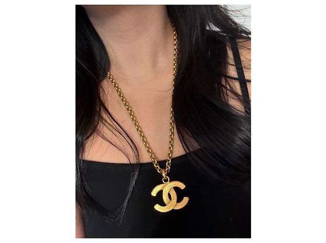 Chanel Vintage Large Gold CC Logo Pendant Chain Necklace Gold hardware - view 12