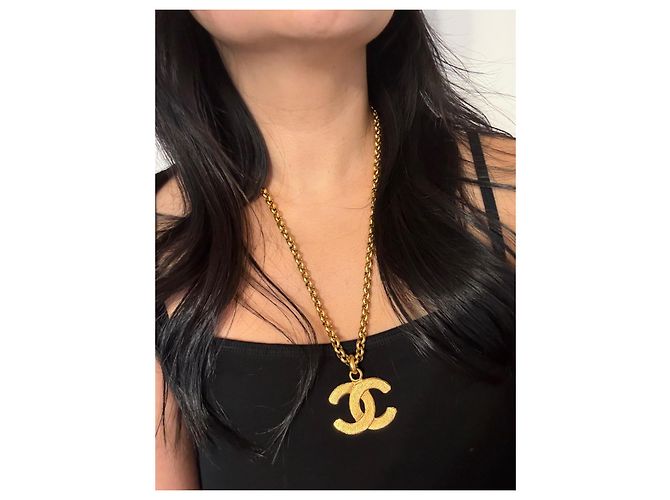 Chanel Vintage Large Gold CC Logo Pendant Chain Necklace Gold hardware - view 13