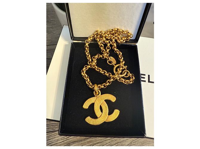 Chanel Vintage Large Gold CC Logo Pendant Chain Necklace Gold hardware - view 4
