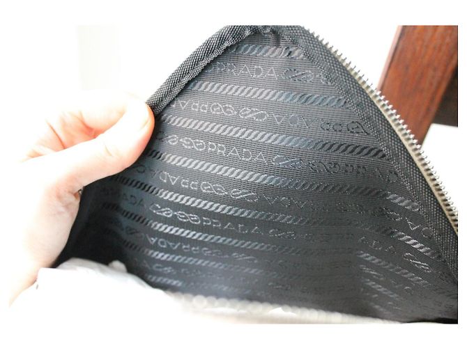 Borsa a mano Prada Triangle in pelle bianca Bianco - vista 12