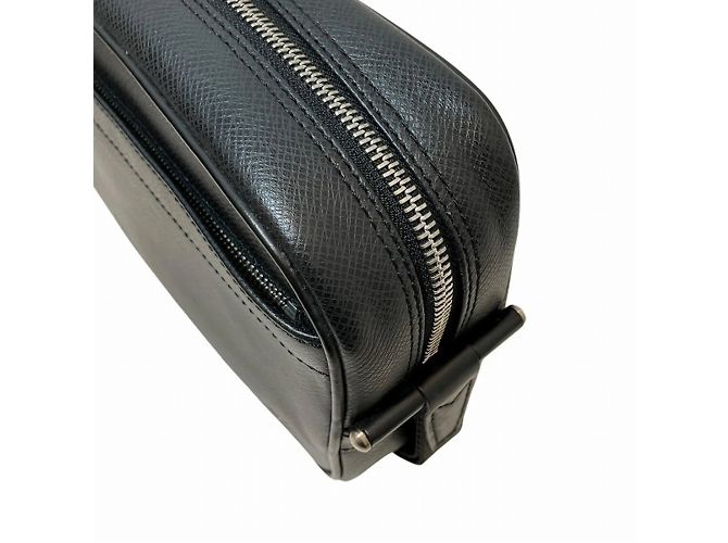 Borsa Clutch Louis Vuitton Taiga Karuga Nero Grigio - vista 9