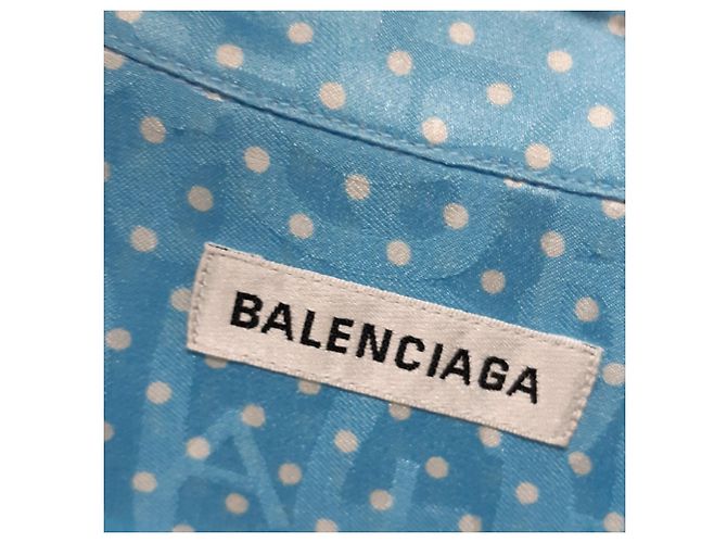 Balenciaga 2019 Tonal Logo Bluse mit Knopf aus hellblauer Seide - Ansicht 4