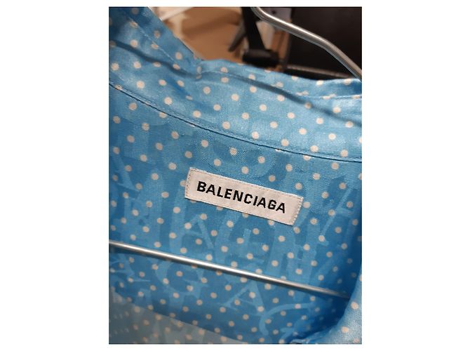 Balenciaga 2019 Tonal Logo Bluse mit Knopf aus hellblauer Seide - Ansicht 9