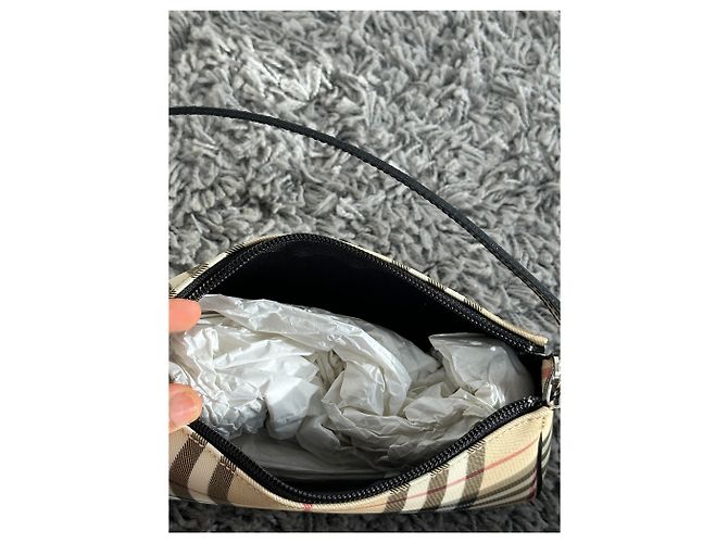 Nuova borsa baguette Burberry beige con etichetta - vista 2
