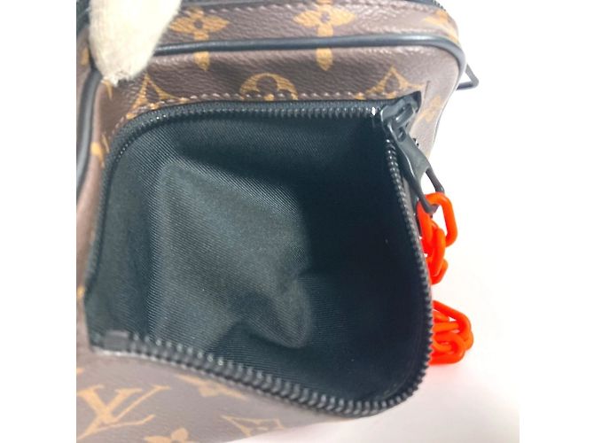 Borsa Clutch Volga Monogramma Solare Louis Vuitton Marrone Nero Arancione - vista 10