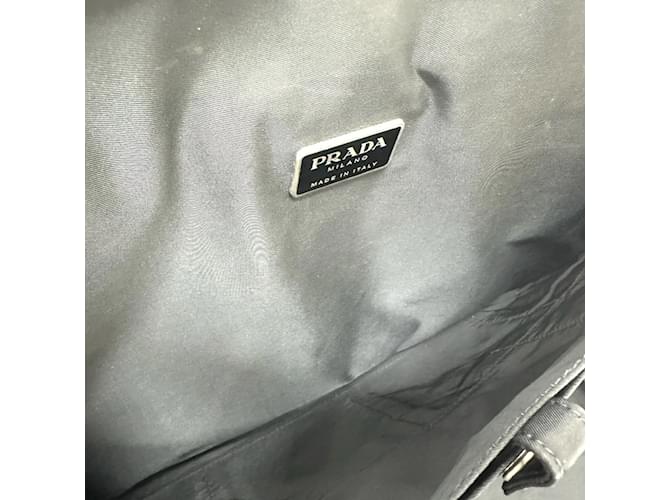 Borsa 2WAY Triangle Plate V147S di Prada Nero - vista 12