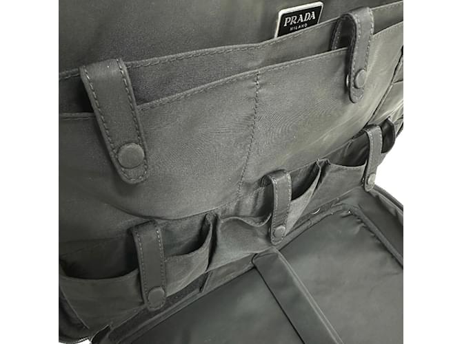 Borsa 2WAY Triangle Plate V147S di Prada Nero - vista 13