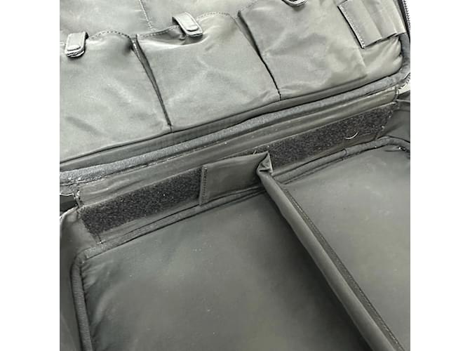 Borsa 2WAY Triangle Plate V147S di Prada Nero - vista 14