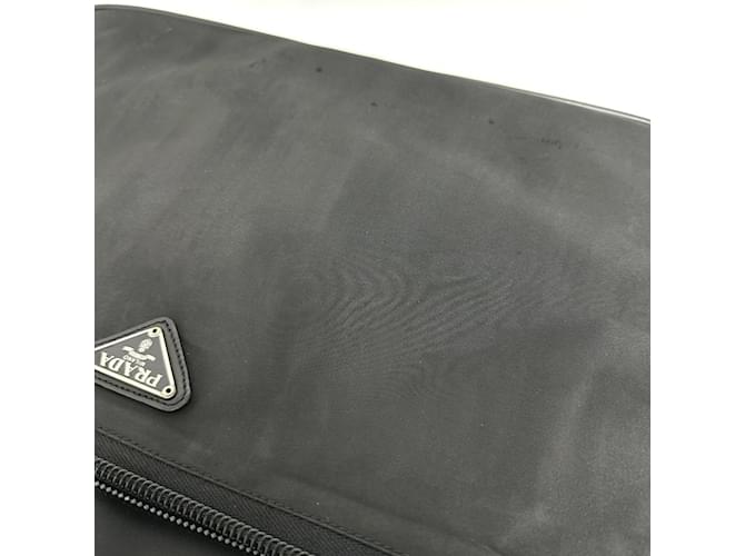 Borsa 2WAY Triangle Plate V147S di Prada Nero - vista 16