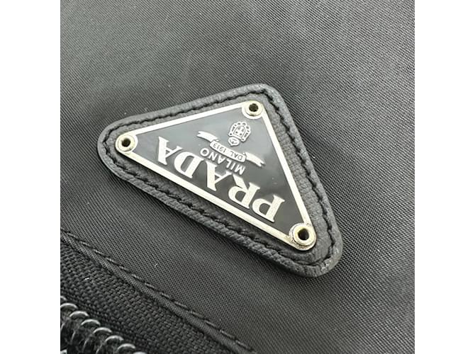 Borsa 2WAY Triangle Plate V147S di Prada Nero - vista 17