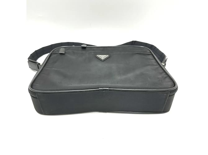 Borsa 2WAY Triangle Plate V147S di Prada Nero - vista 4