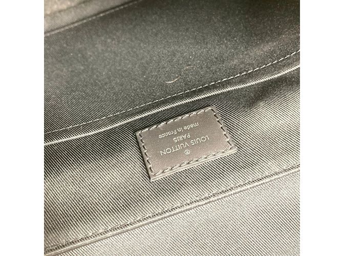 Borsa a tracolla Louis Vuitton Damier Infini District PM Nero - vista 10