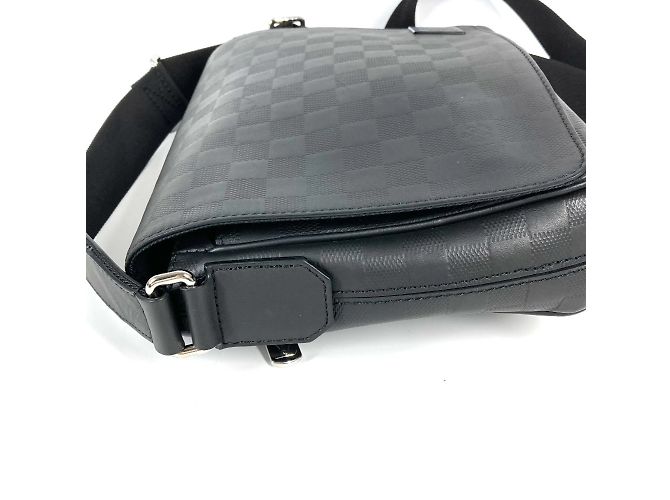 Borsa a tracolla Louis Vuitton Damier Infini District PM Nero - vista 3
