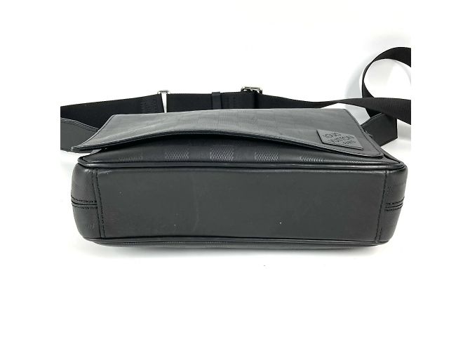 Borsa a tracolla Louis Vuitton Damier Infini District PM Nero - vista 5