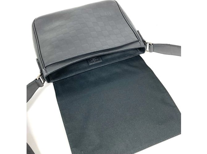 Borsa a tracolla Louis Vuitton Damier Infini District PM Nero - vista 9