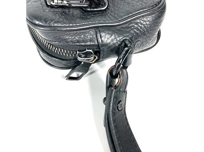 Borsa Pochette Volga in Taurillon Monogram Louis Vuitton Nero - vista 5