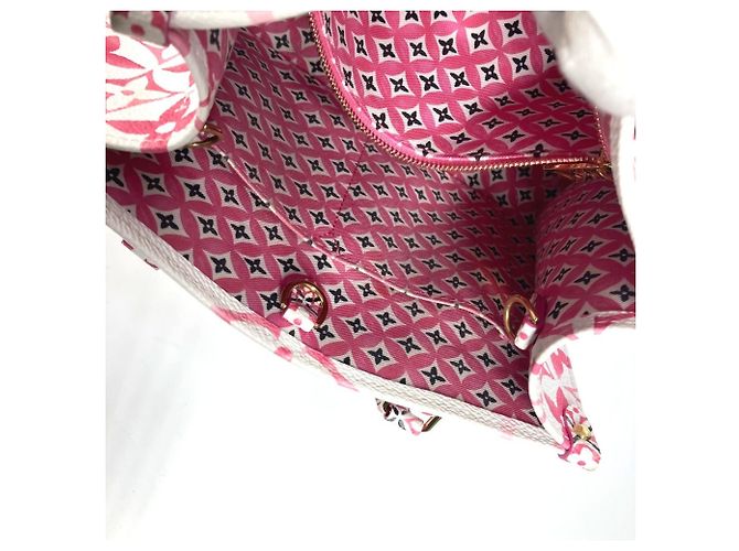 Louis Vuitton Monogram On Go PM Tasche am Pool Pink Weiß - Ansicht 2