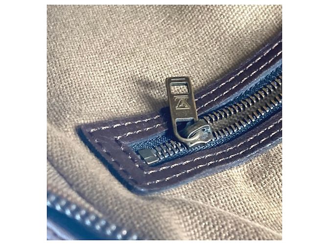 Borsa tote Louis Vuitton M92532 Utah Yulong Marrone - vista 16