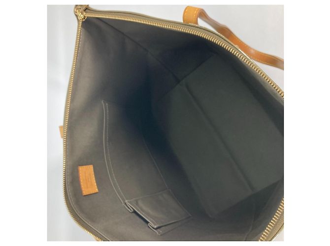 Borsa Tote Louis Vuitton Monogram Vernis Bellevue GM Cachi - vista 14